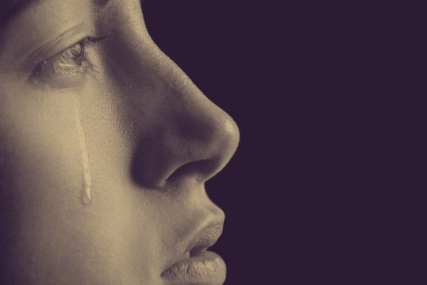 Œil qui pleure : tout savoir sur le larmoiement